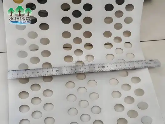 What are main uses of egg belts poultry in commercial chicken farms